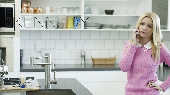 Молодая худенькая блондинка изменила мужу с негром