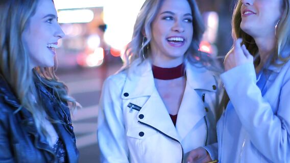 Ночной межрасовый трах на кухне в формате три на три