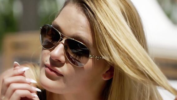 Изменил с красивой блондинкой выебав её в тугой анал