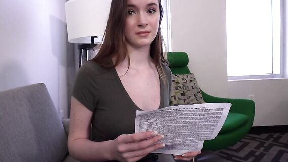 Секс с кремпаем с сисястой брюнеткой от первого лица