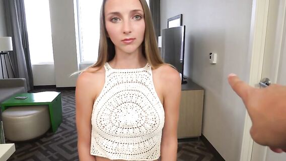 Толстый член коллектора во рту и киске красивой должницы