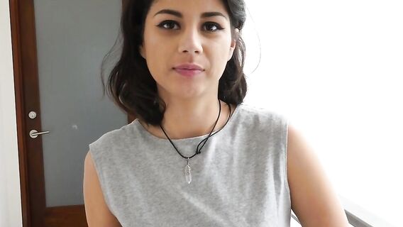 Сводный брат развел брюнетку на секс с кремпаем в рот