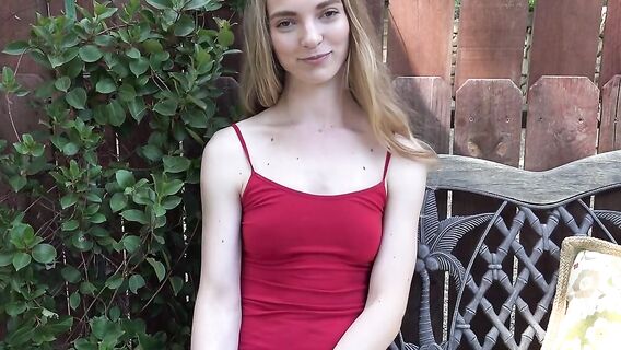 Оральные ласки и секс в киску с худой сводной сестрой