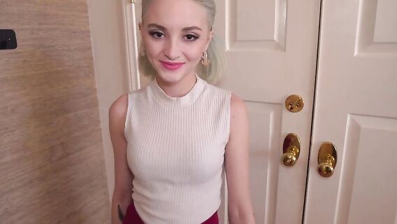 Красивая татуированная блонда дала выебать себя на кастинге